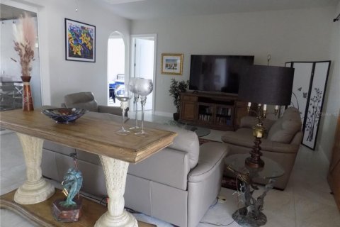 House in Punta Gorda, Florida 4 bedrooms, 305.09 sq.m. № 1820454 - photo 2