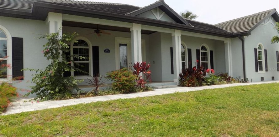 House in Punta Gorda, Florida 4 bedrooms, 305.09 sq.m. № 1820454