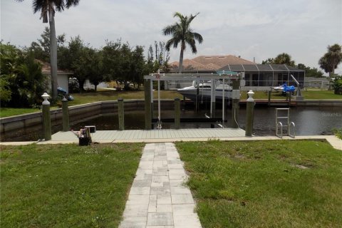 House in Punta Gorda, Florida 4 bedrooms, 305.09 sq.m. № 1820454 - photo 5