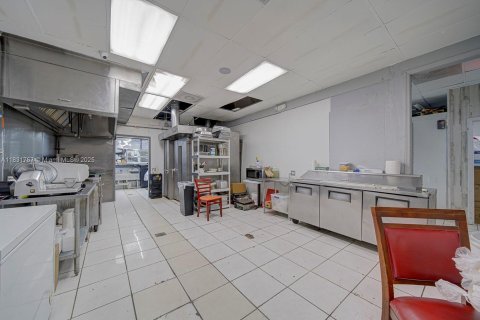 Propiedad comercial en venta en Homestead, Florida № 1934346 - foto 11