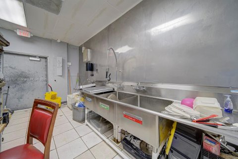 Propiedad comercial en venta en Homestead, Florida № 1934346 - foto 5