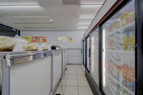 Propiedad comercial en venta en Homestead, Florida № 1934346 - foto 12