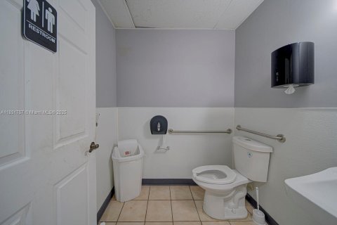 Propiedad comercial en venta en Homestead, Florida № 1934346 - foto 9