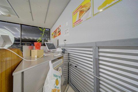 Propiedad comercial en venta en Homestead, Florida № 1934346 - foto 18