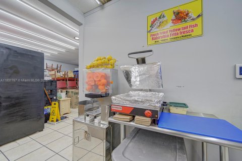 Propiedad comercial en venta en Homestead, Florida № 1934346 - foto 23