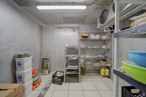 Propiedad comercial en venta en Homestead, Florida № 1934346 - foto 10