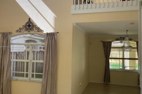 House in Cutler Bay, Florida 3 bedrooms, 197.51 sq.m. № 1969434 - photo 4