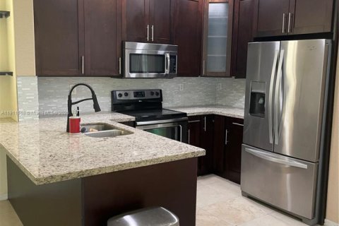 House in Cutler Bay, Florida 3 bedrooms, 197.51 sq.m. № 1969434 - photo 10