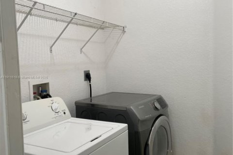 House in Cutler Bay, Florida 3 bedrooms, 197.51 sq.m. № 1969434 - photo 16