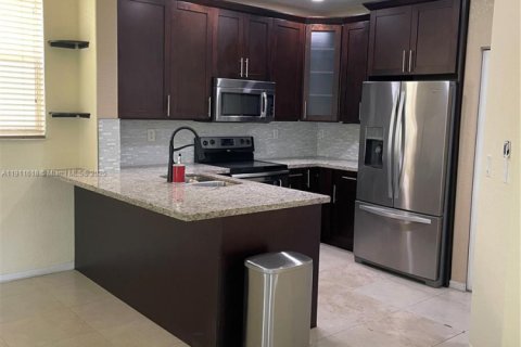 House in Cutler Bay, Florida 3 bedrooms, 197.51 sq.m. № 1969434 - photo 8