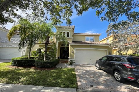 House in Cutler Bay, Florida 3 bedrooms, 197.51 sq.m. № 1969434 - photo 1