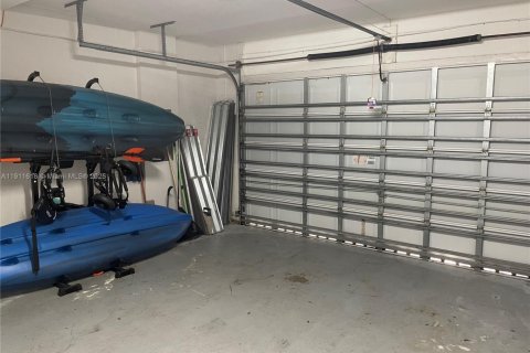 House in Cutler Bay, Florida 3 bedrooms, 197.51 sq.m. № 1969434 - photo 14