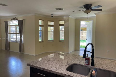 House in Cutler Bay, Florida 3 bedrooms, 197.51 sq.m. № 1969434 - photo 9