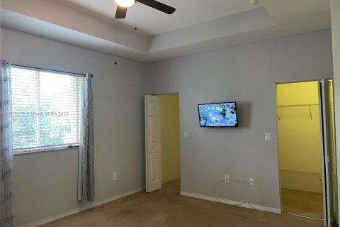 House in Cutler Bay, Florida 3 bedrooms, 197.51 sq.m. № 1969434 - photo 15