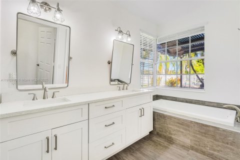 Casa en venta en Weston, Florida, 4 dormitorios, 230.21 m2 № 1968717 - foto 7