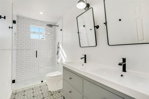 Casa en venta en Weston, Florida, 4 dormitorios, 230.21 m2 № 1968717 - foto 10