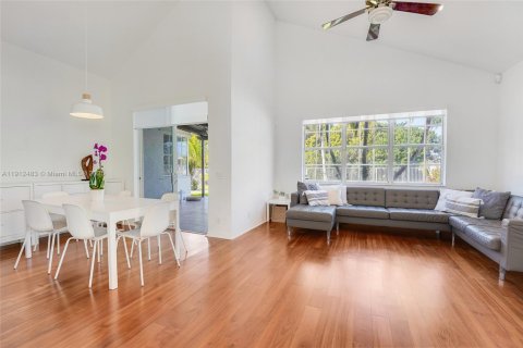 Casa en venta en Weston, Florida, 4 dormitorios, 230.21 m2 № 1968717 - foto 5