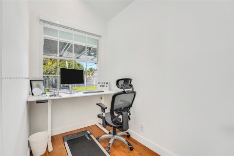 Casa en venta en Weston, Florida, 4 dormitorios, 230.21 m2 № 1968717 - foto 14