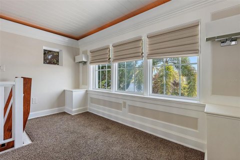 House in Saint Petersburg, Florida 4 bedrooms, 363.06 sq.m. № 1621844 - photo 23