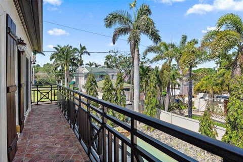 House in Saint Petersburg, Florida 4 bedrooms, 363.06 sq.m. № 1621844 - photo 27