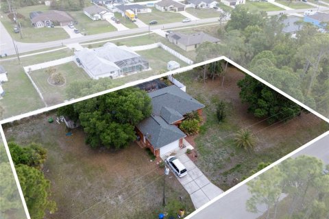 House in North Port, Florida 3 bedrooms, 192.49 sq.m. № 2195135 - photo 2