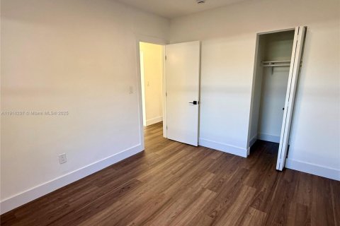 Villa ou maison à louer à Miami, Floride: 2 chambres, 69.21 m2 № 1969892 - photo 13