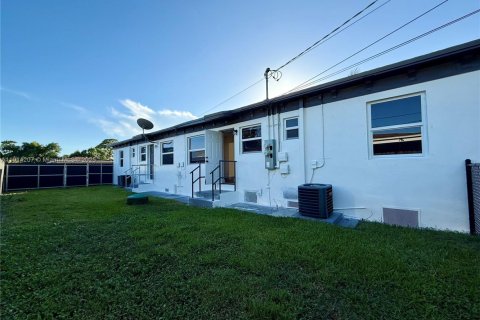 Villa ou maison à louer à Miami, Floride: 2 chambres, 69.21 m2 № 1969892 - photo 18