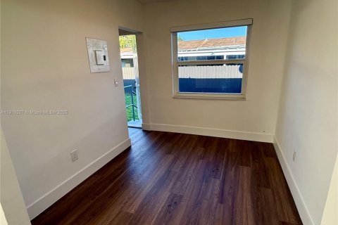 Villa ou maison à louer à Miami, Floride: 2 chambres, 69.21 m2 № 1969892 - photo 8