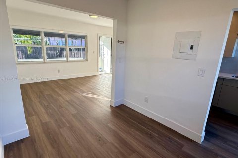 Villa ou maison à louer à Miami, Floride: 2 chambres, 69.21 m2 № 1969892 - photo 7