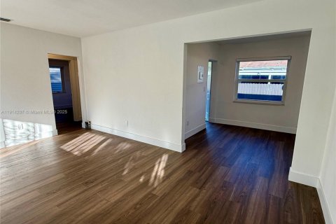 Villa ou maison à louer à Miami, Floride: 2 chambres, 69.21 m2 № 1969892 - photo 5