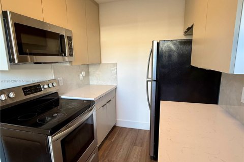 Villa ou maison à louer à Miami, Floride: 2 chambres, 69.21 m2 № 1969892 - photo 10