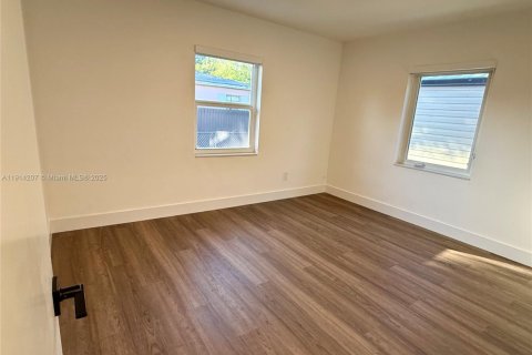 Villa ou maison à louer à Miami, Floride: 2 chambres, 69.21 m2 № 1969892 - photo 16