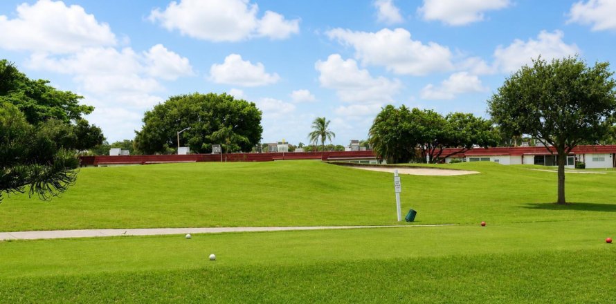 Кондоминиум с 4 комнатами в Делрей-Бич, Флорида № 2254636