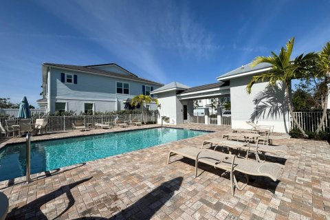 Townhouse in Stuart, Florida 3 bedrooms, 191.1 sq.m. № 954462 - photo 1