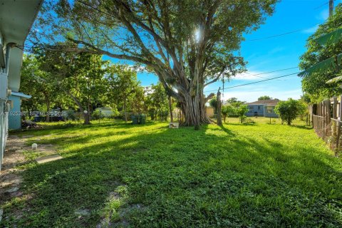 Снять в аренду виллу или дом в Форт-Лодердейл, Флорида 1 спальня, 60.39м2, № 1983997 - фото 15