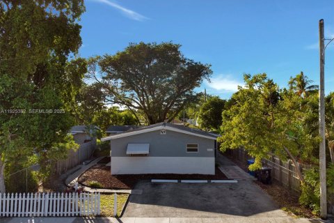 Снять в аренду виллу или дом в Форт-Лодердейл, Флорида 1 спальня, 60.39м2, № 1983997 - фото 5