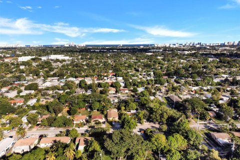 Снять в аренду виллу или дом в Форт-Лодердейл, Флорида 1 спальня, 60.39м2, № 1983997 - фото 23