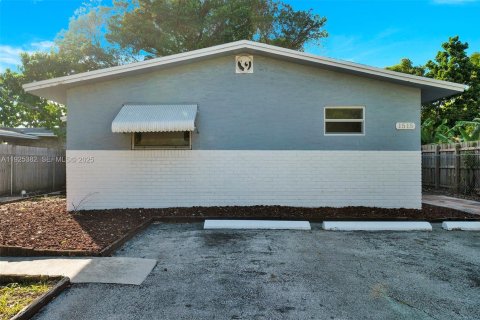 Снять в аренду виллу или дом в Форт-Лодердейл, Флорида 1 спальня, 60.39м2, № 1983997 - фото 7