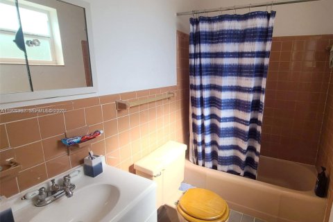 Снять в аренду виллу или дом в Форт-Лодердейл, Флорида 1 спальня, 60.39м2, № 1983997 - фото 4