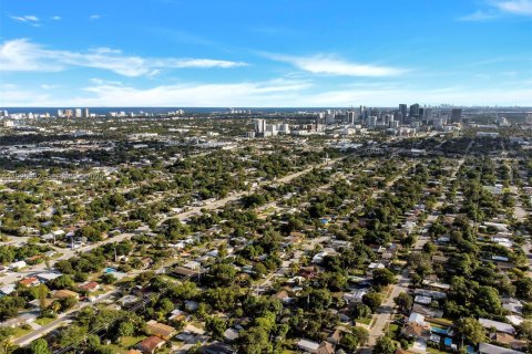 Снять в аренду виллу или дом в Форт-Лодердейл, Флорида 1 спальня, 60.39м2, № 1983997 - фото 26