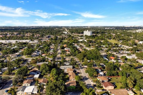 Снять в аренду виллу или дом в Форт-Лодердейл, Флорида 1 спальня, 60.39м2, № 1983997 - фото 24