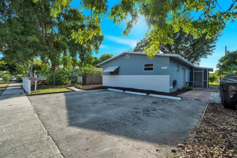 Снять в аренду виллу или дом в Форт-Лодердейл, Флорида 1 спальня, 60.39м2, № 1983997 - фото 8