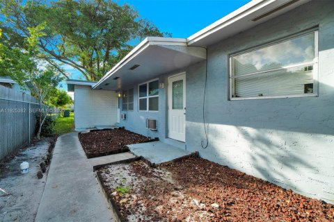 Снять в аренду виллу или дом в Форт-Лодердейл, Флорида 1 спальня, 60.39м2, № 1983997 - фото 11