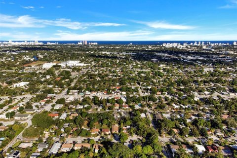 Снять в аренду виллу или дом в Форт-Лодердейл, Флорида 1 спальня, 60.39м2, № 1983997 - фото 25