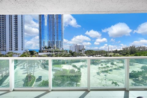 Copropriété à louer à Sunny Isles Beach, Floride: 2 chambres, 141.3 m2 № 1987517 - photo 21