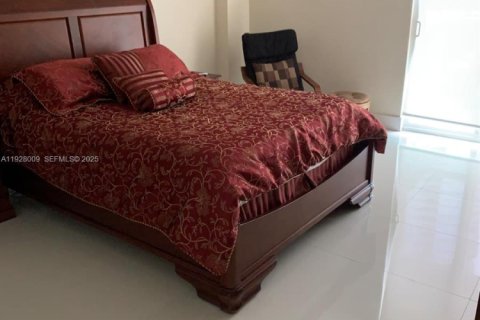 Copropriété à louer à Sunny Isles Beach, Floride: 2 chambres, 141.3 m2 № 1987517 - photo 28