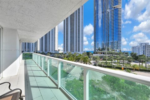 Copropriété à louer à Sunny Isles Beach, Floride: 2 chambres, 141.3 m2 № 1987517 - photo 20