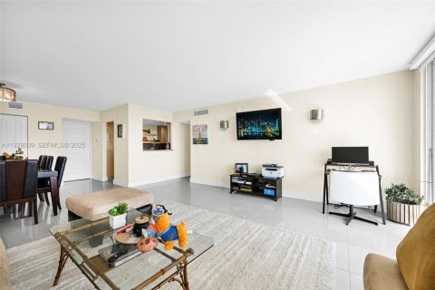 Copropriété à louer à Sunny Isles Beach, Floride: 2 chambres, 141.3 m2 № 1987517 - photo 16