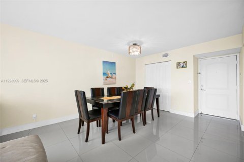 Copropriété à louer à Sunny Isles Beach, Floride: 2 chambres, 141.3 m2 № 1987517 - photo 15