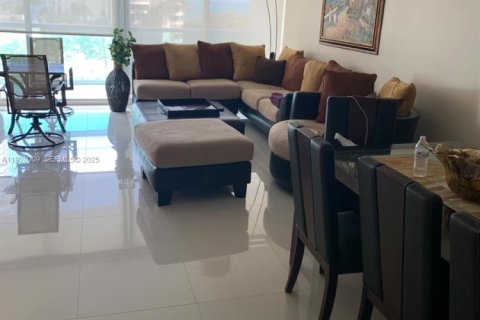 Copropriété à louer à Sunny Isles Beach, Floride: 2 chambres, 141.3 m2 № 1987517 - photo 18